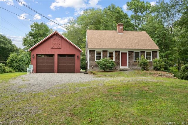 8 Tanglewood Dr, Gales Ferry, CT 06335