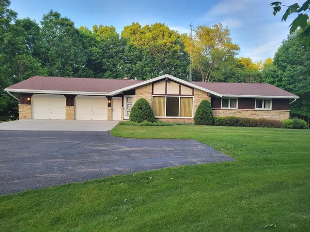 W3687 E  Maple Dr, Iron Ridge, WI 53035