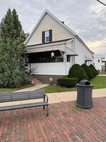 1700 Oliver St, Whiting, IN 46394