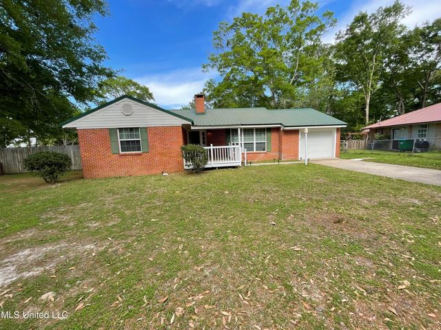5112 Center Dr, Moss Point, MS 39563