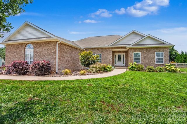 317 Thistle Ln, Statesville, NC 28625