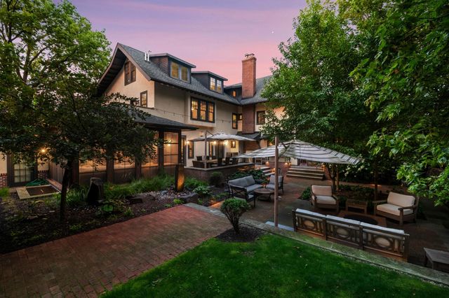 2204 W  Lake Of The Isles Pkwy, Minneapolis, MN 55405