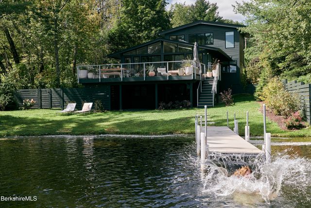 19 Buckingham Ln, Monterey, MA 01245