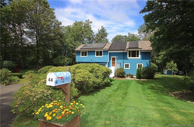 44 Woodcutters Dr, Bethany, CT 06524
