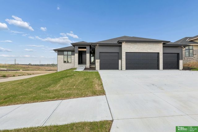 5602 N  198th St, Elkhorn, NE 68022