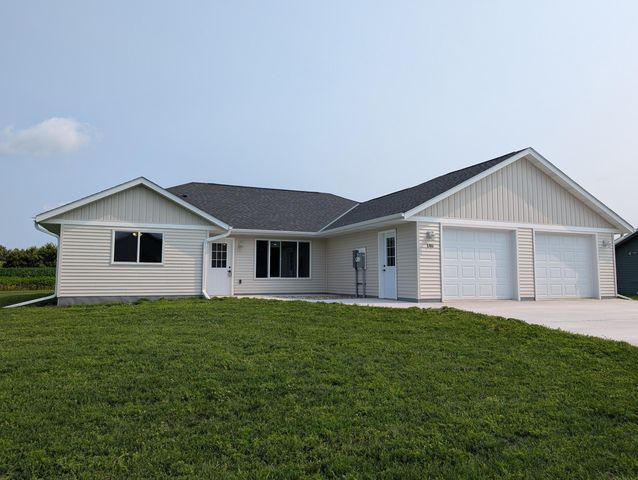 146 Front St, Tracy, MN 56175