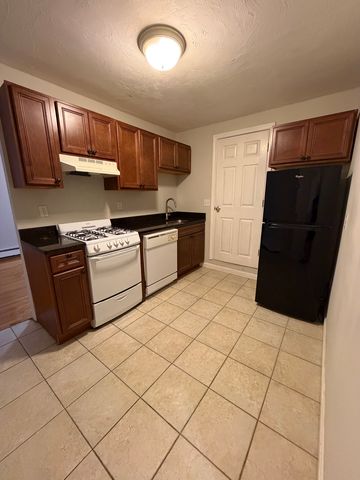 28 Fleet St #9, Boston, MA 02113