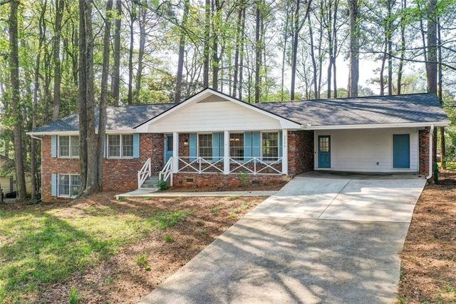 3553 Sandy Woods Ln, Stone Mountain, GA 30083