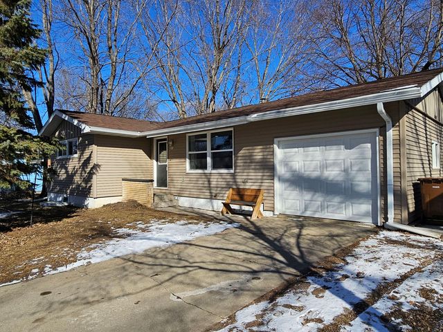 301 Birch Ave, Brookings, SD 57006
