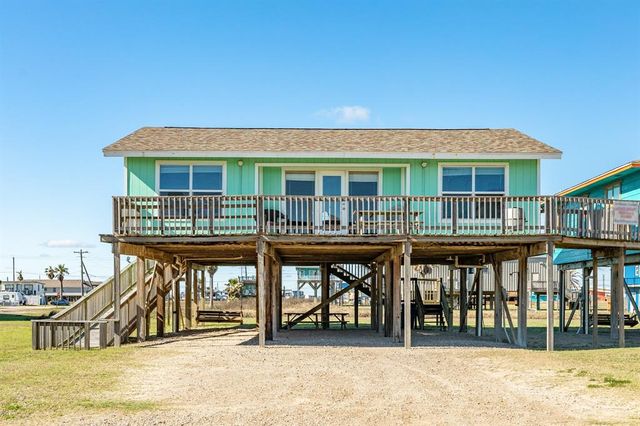 114 Beach Dr, Surfside Beach, TX 77541