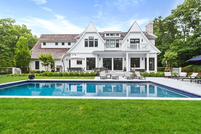 10 Spinnaker Way, Southampton, NY 11968