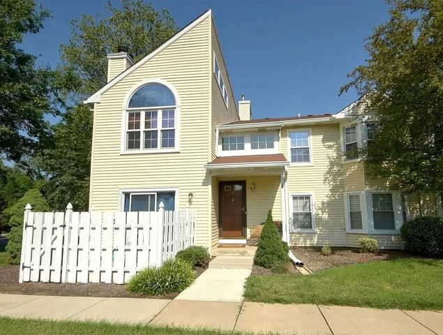 5 Mill Run W #232, Hightstown, NJ 08520