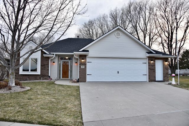 18 Norwood Dr, Council Bluffs, IA 51503