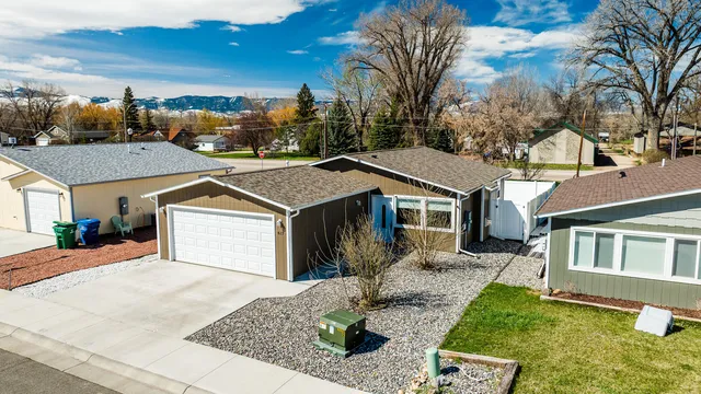 617 Clark Cir, Sheridan, WY 82801
