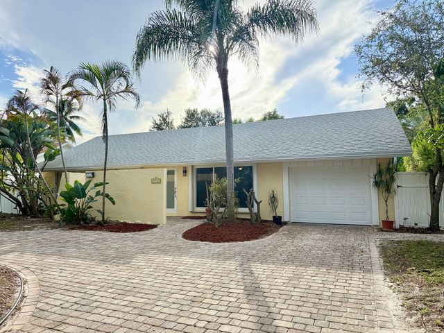 2930 Dunlin Rd, Delray Beach, FL 33444
