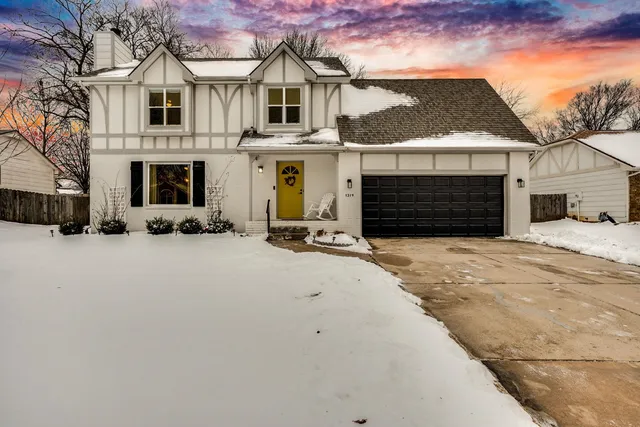 1319 E  Warren Ave, Derby, KS 67037