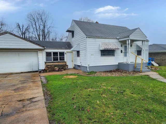 1919 S  Carlisle St, South Bend, IN 46613