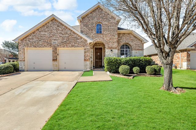 6839 Landing Dr, Grand Prairie, TX 75054