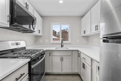 45 Bennett Dr #7, Stoughton, MA 02072