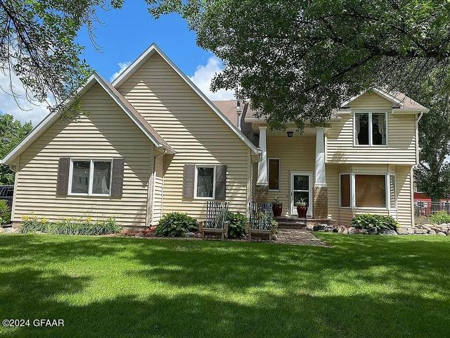 1909 20th St NW, East Grand Forks, MN 56721