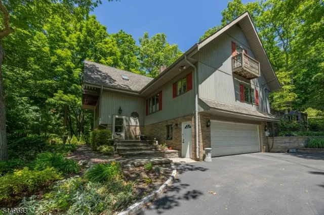 1150 Lakeside Dr, Highland Lakes, NJ 07422