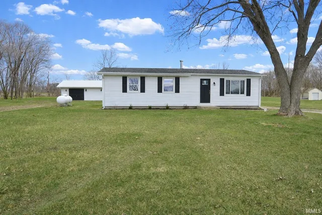 360 N  Indian Hills Dr, Columbia City, IN 46725