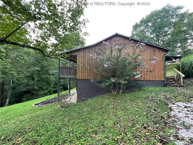 609 Twistabout Rd, Procious, WV 25164