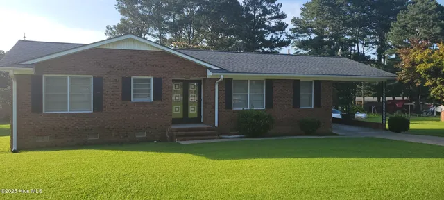 102 Carver Drive, Snow Hill, NC 28580