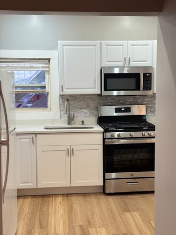 514 Bradford Ave #2, Fall River, MA 02721