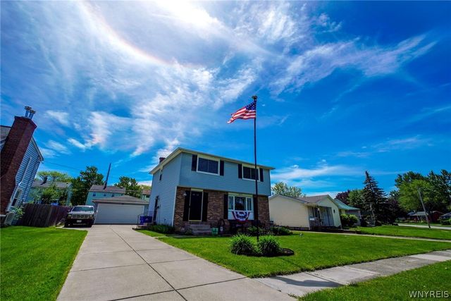 5079 Chapman Pkwy, Hamburg, NY 14075