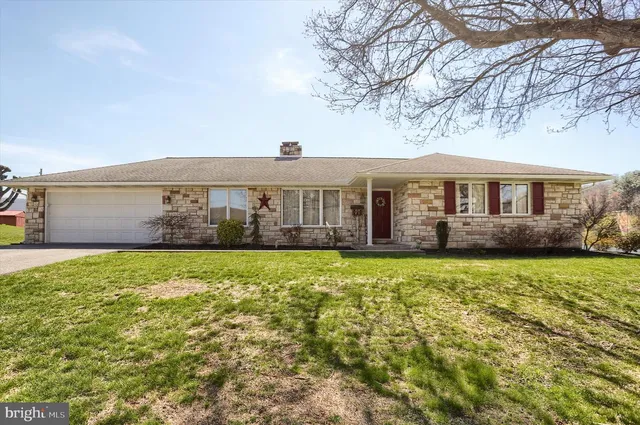 162 Oak Dr, Thompsontown, PA 17094