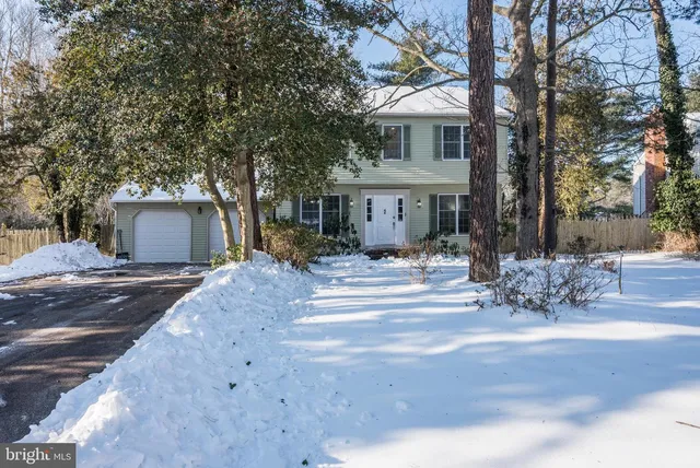 12 Friar Tuck Dr, Medford, NJ 08055