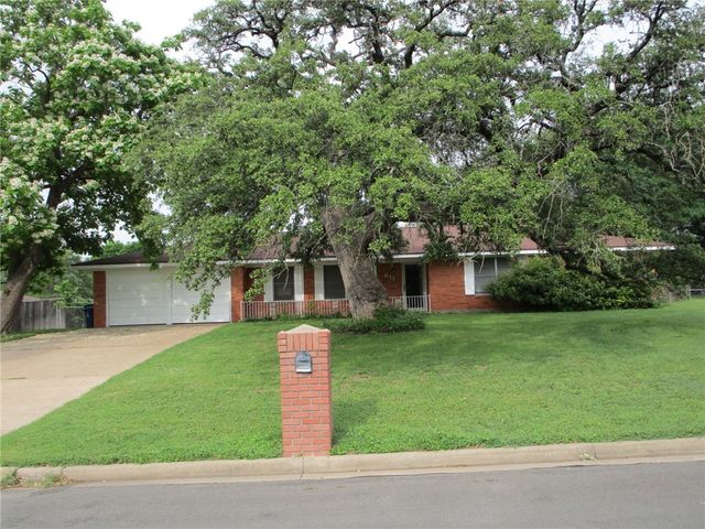 611 Catalina Dr, Woodway, TX 76712
