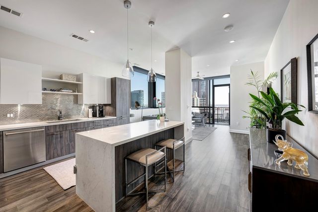 1211 Caroline St #1501, Houston, TX 77046