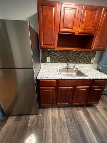 44 4th St #2F, Newark, NJ 07107