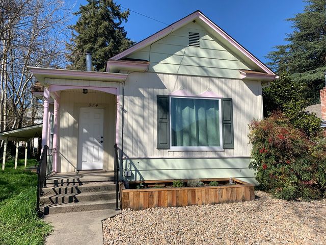 314 NE B St, Grants Pass, OR 97526