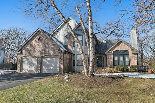 4702 Amy Dr, Crystal Lake, IL 60014