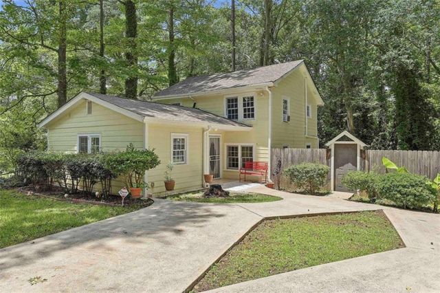 184 Fairview Dr, Fairburn, GA 30213