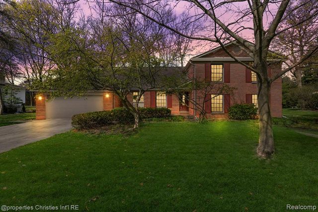7408 Cathedral Dr, Bloomfield Hills, MI 48301