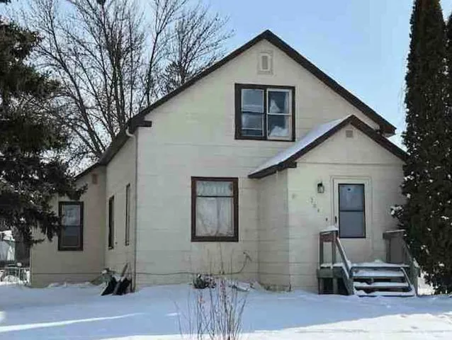 204 3rd Ave NE, Roseau, MN 56751