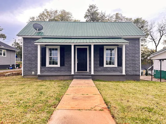 25 S  Greenwood Ave, Ware Shoals, SC 29692