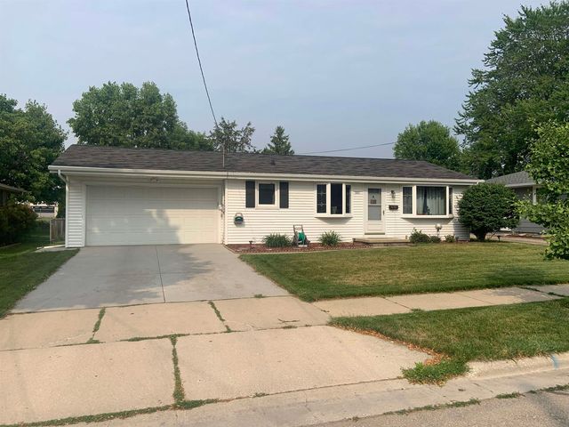 982 Coppens Rd, Green Bay, WI 54303