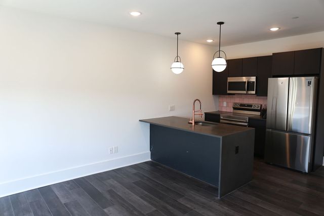1111 S  Broad St #604, Philadelphia, PA 19147