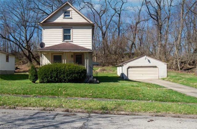 45 Charles St, Struthers, OH 44471