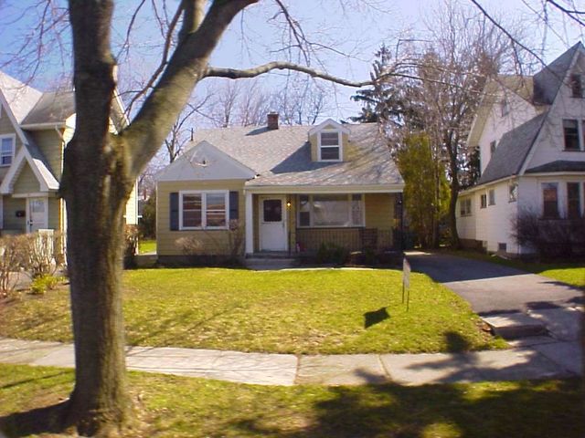 93 Shelbourne Rd, Rochester, NY 14620