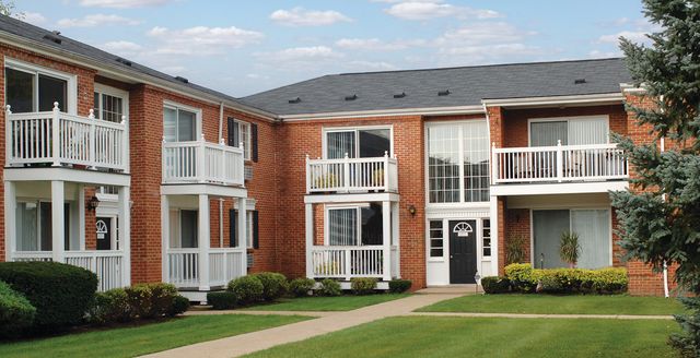 2400 Parmenter Blvd #5-103, Royal Oak, MI 48073