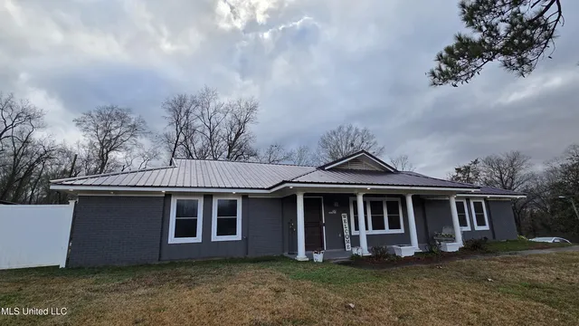 419 Vicksburg St, Edwards, MS 39066