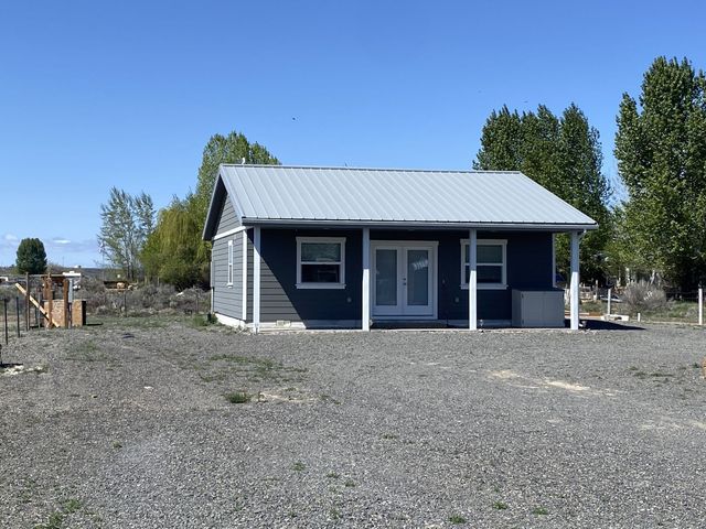 58098 Maple Cir S, Christmas Valley, OR 97641