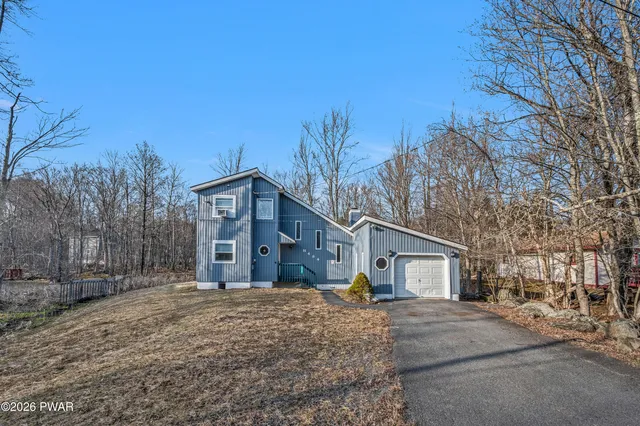 8574 Bumble Bee Way, Tobyhanna, PA 18466