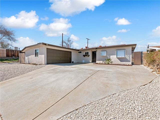 14332 Mojave Dr, Victorville, CA 92395